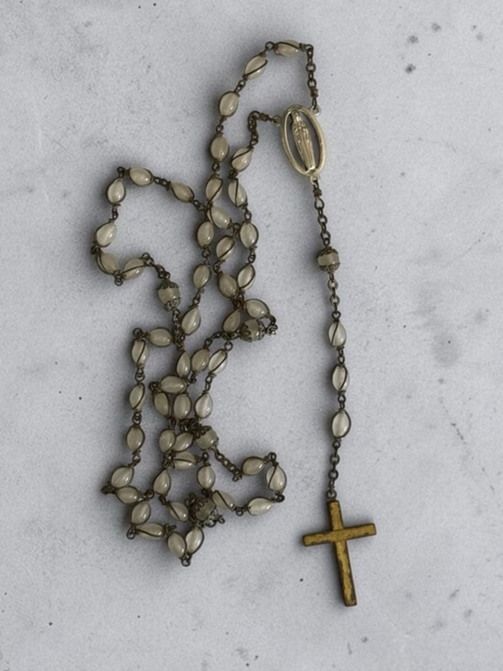 🫶🏻 Vintage White & Wire Beaded Rosary Necklace with Gold Cross
